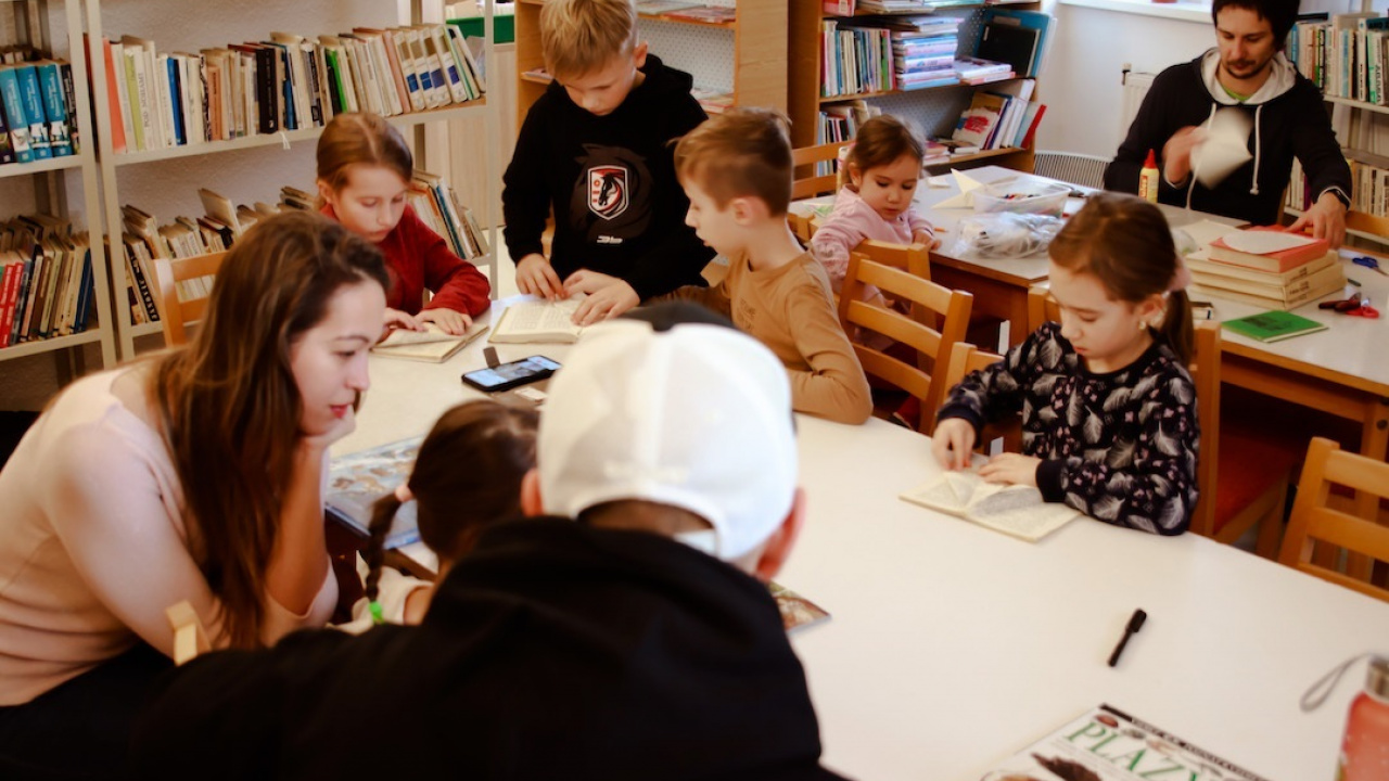 Aktivity v knižnici Tvorenie v knižnici Aktivity v knižnici Tvorenie v knižnici